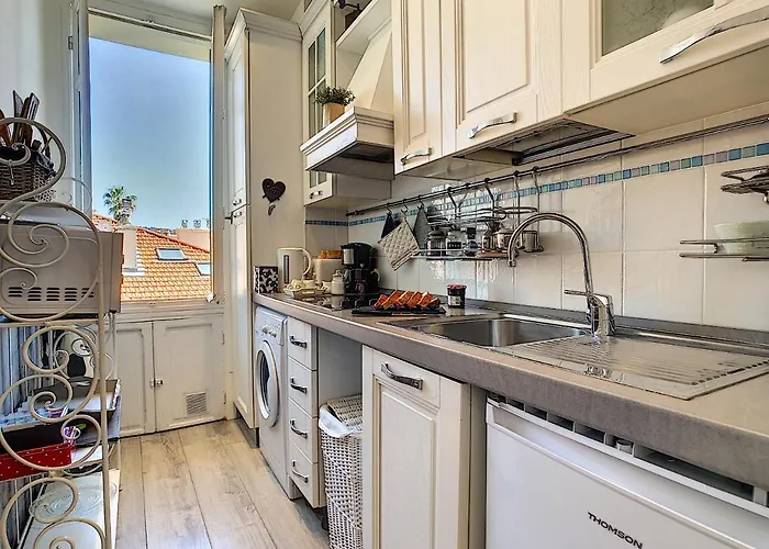 Nestor&jeeves - Lavinia - - Close Sea * 니스